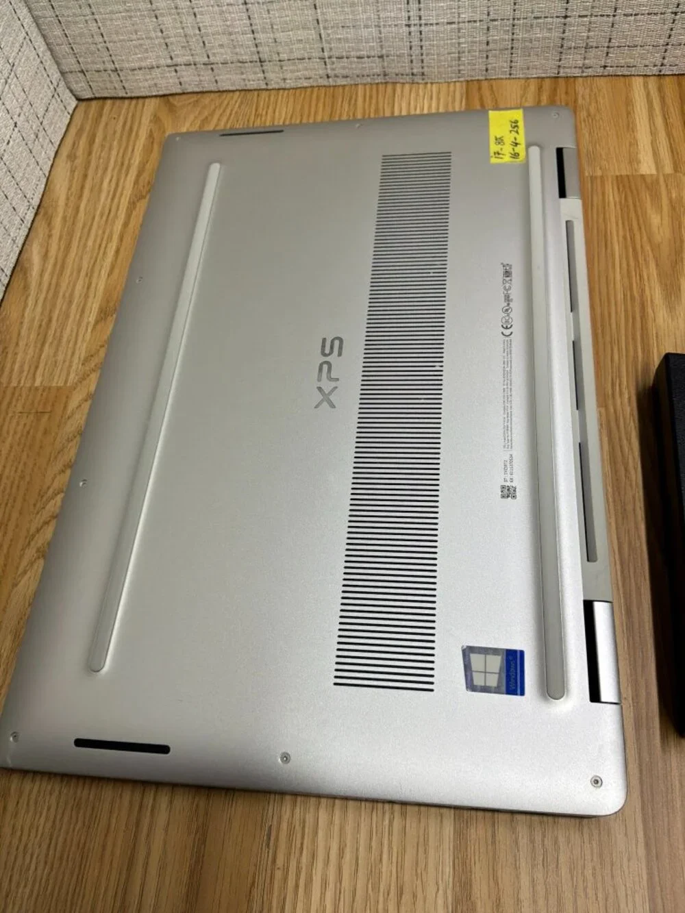 Dell XPS 15 9575 2-in-1 Touch Laptop Intel i7-8705G 16GB RAM 256GB SSD Win 11